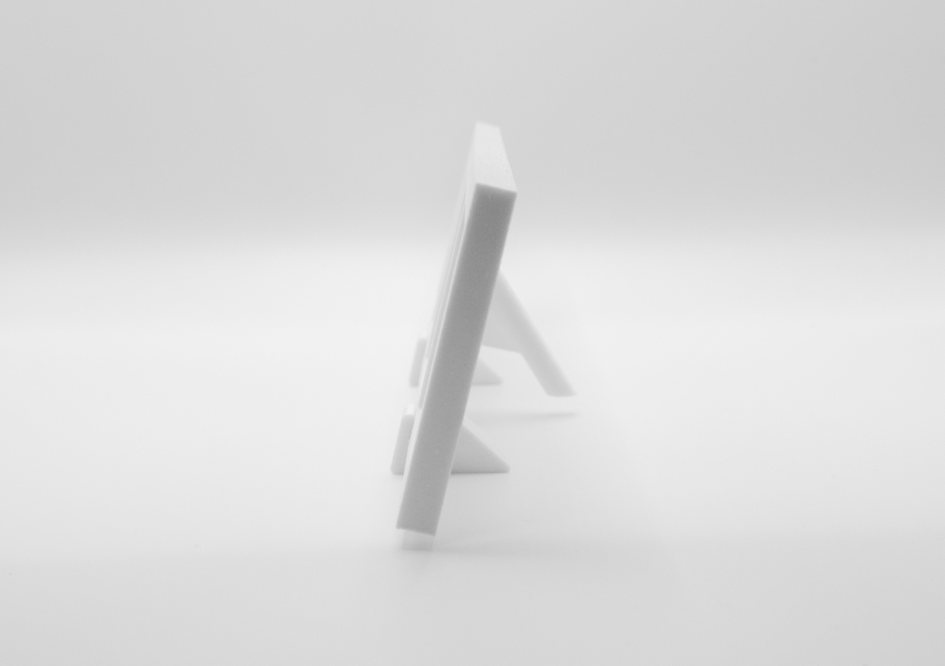 オリジナルフォトマグネット用フレーム(長方形・白・卓上スタンド付き) - レンブランサ