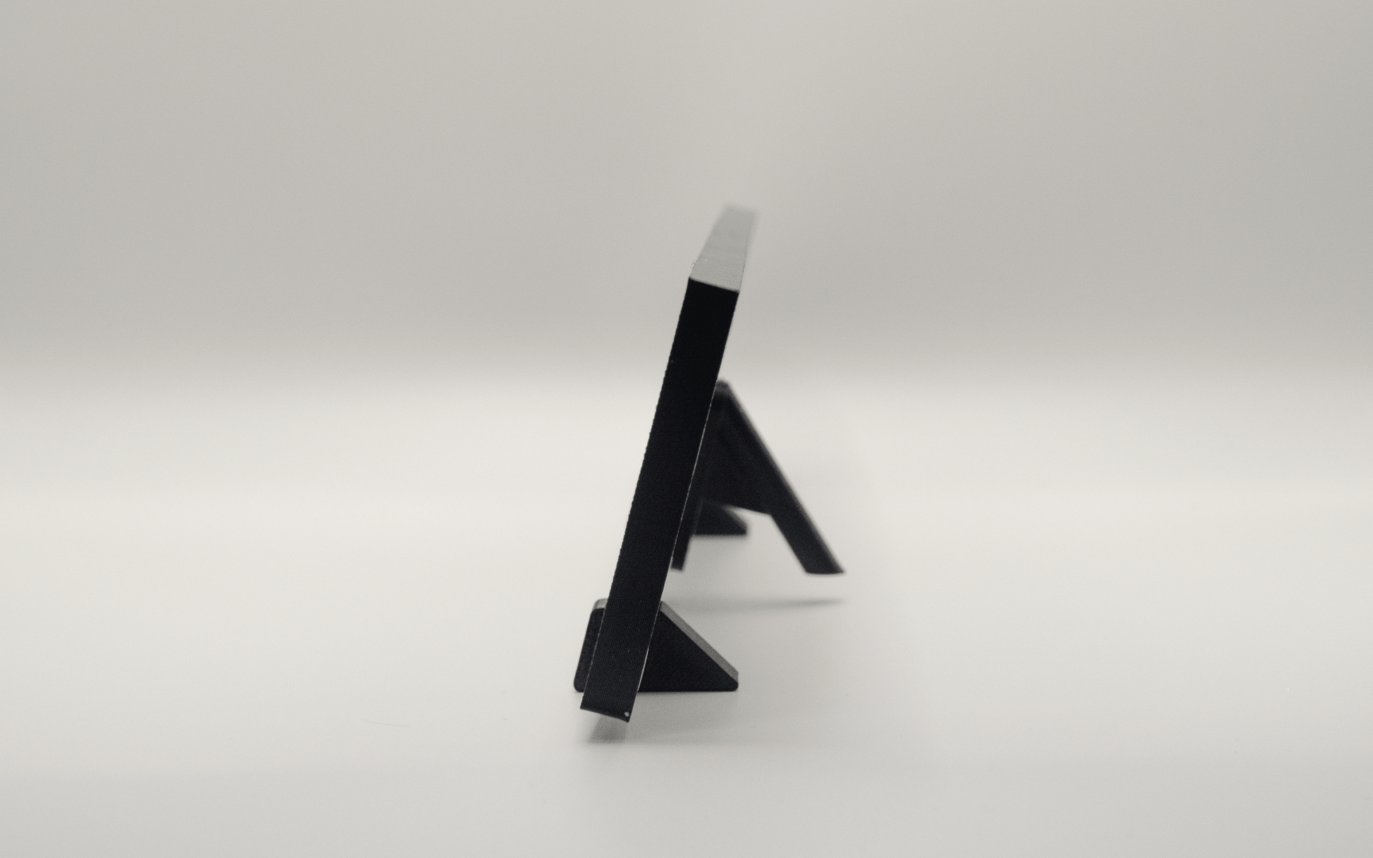 オリジナルフォトマグネット用フレーム（長方形・黒・卓上スタンド付き） - レンブランサ